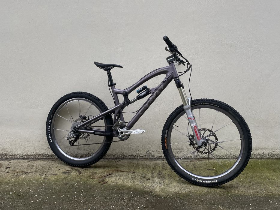 Sabta Cruz Nomad equipamento de topo