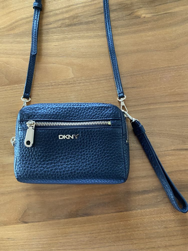 Skórzana torebka marki DKNY