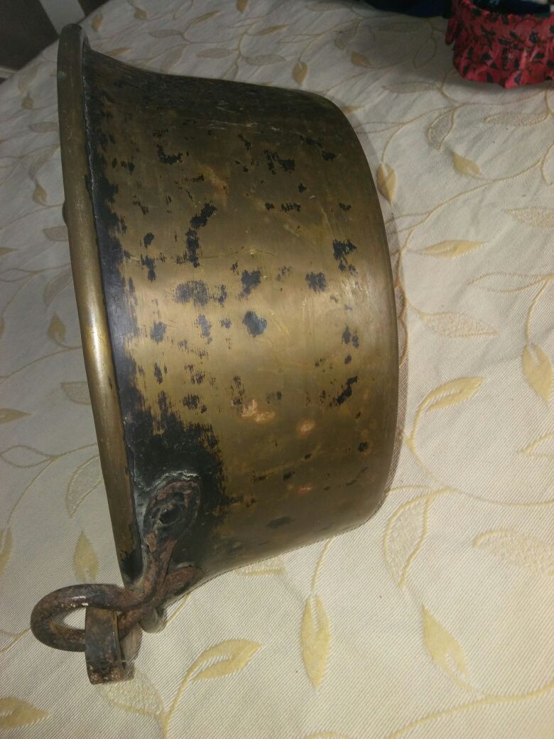 caldeira em cobre, muito antiga. com 37 cm de diâmetro e 11 cm altura