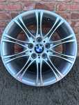 E60 xDrive ET43 styling 135 felgi 18 5x120 BMW 8j IS43 alufelgi E90 X3 E83 F25 F30 X4 E46 Z3 Z4 F01 F10 F12 F20 F22 Opel Insignia 72.6 srebrne oryginał
