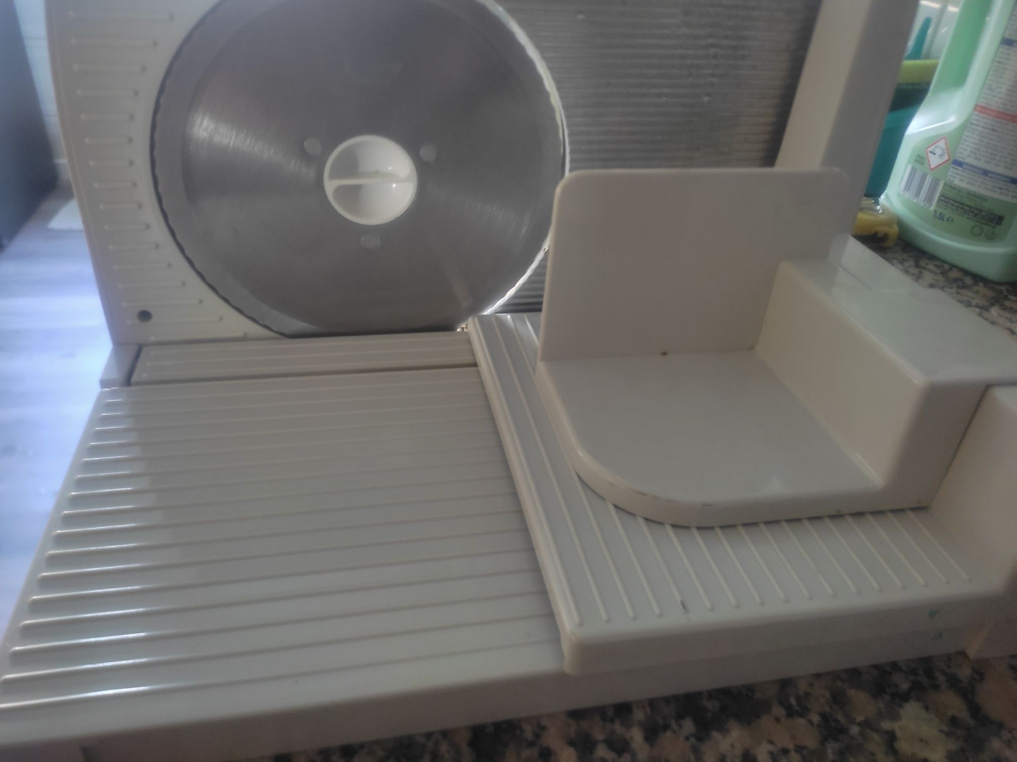 Máquina de cortar queijo e fiambre