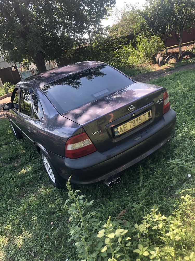 Продам Opel Vectra B 1.8, автомат, ГБО