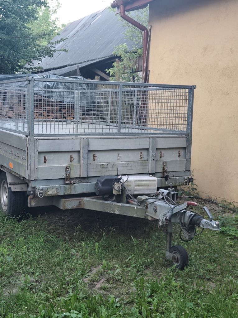 Przyczepa dwuosiowa ciąża z podnośnikiem