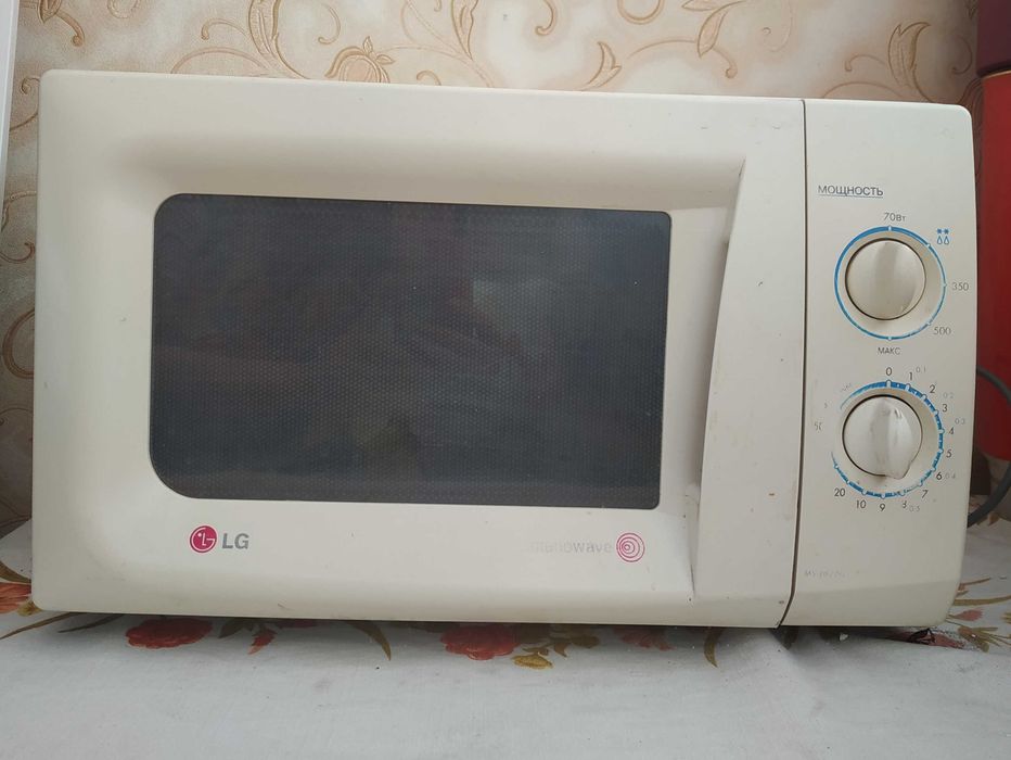 Продається мікрохвильова піч LG у робочому стані
