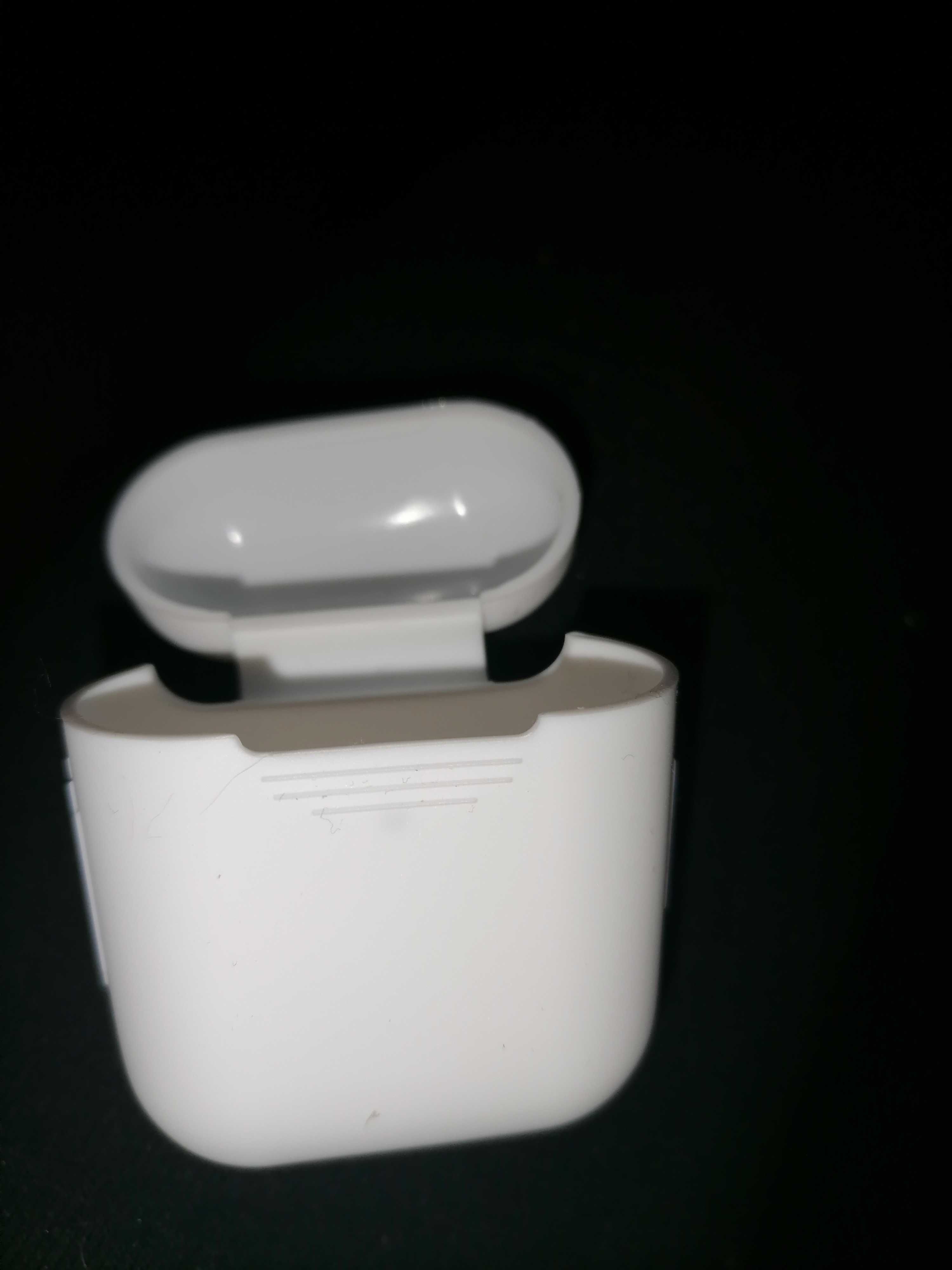 Чехол на наушников Airpods Pro 4