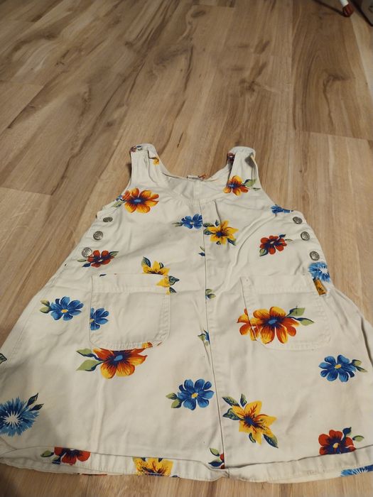 Zestaw spódniczek i sukienka rozmiar 104/110