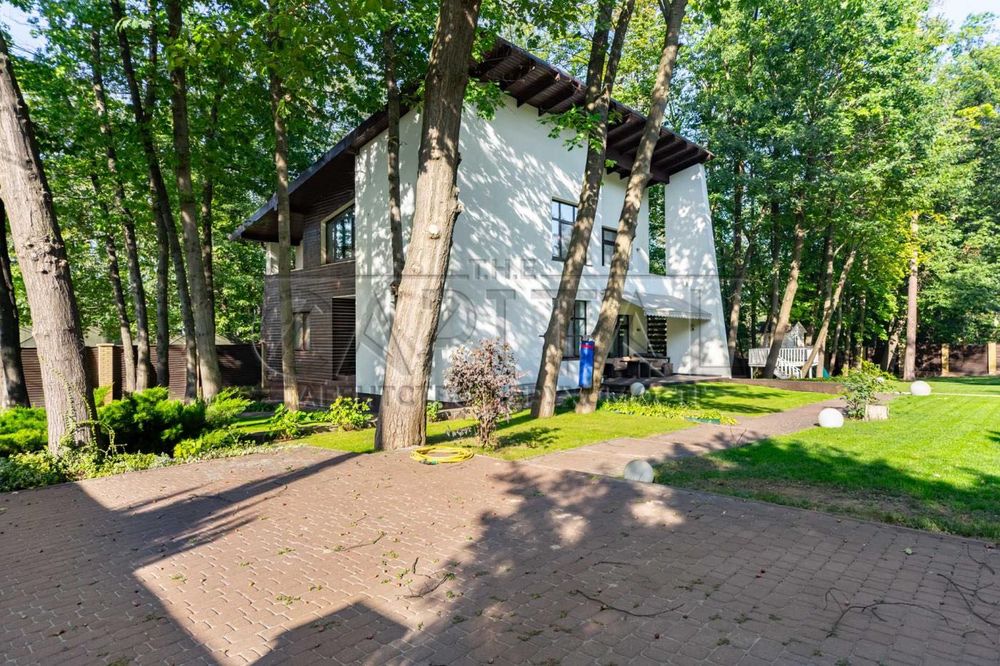 Пропонується в оренду чудовий будинок площею 300м2