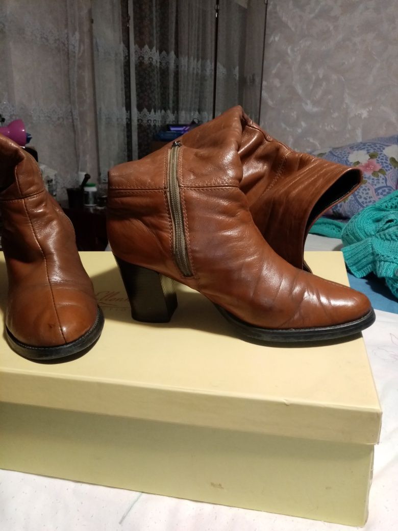 Продам демисезонные сапоги