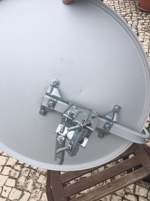 Parabólica TV Satélite MEO, LNB Universal