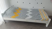 Cama de criança em branco - pinho