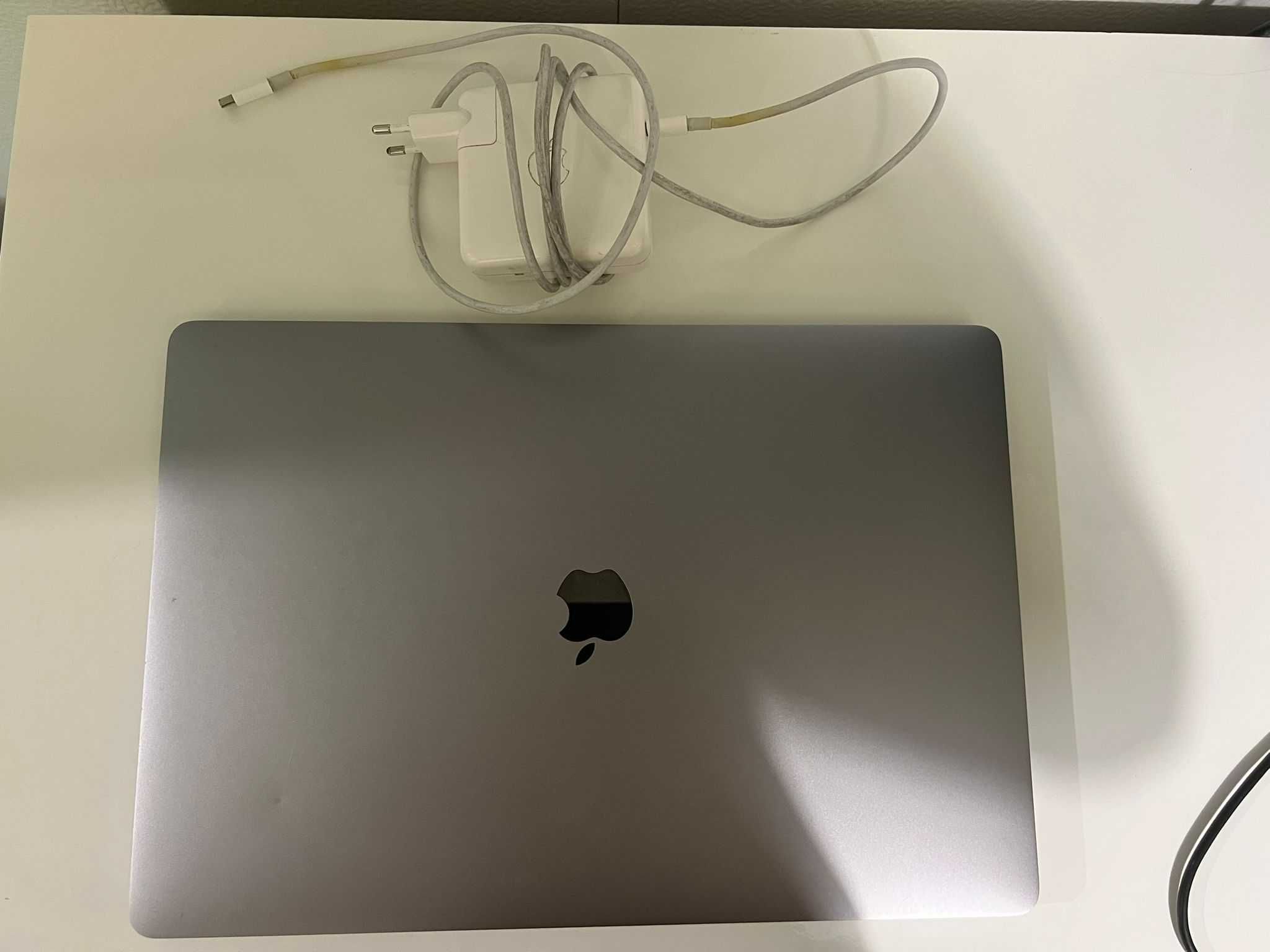 Mackbook pro  19