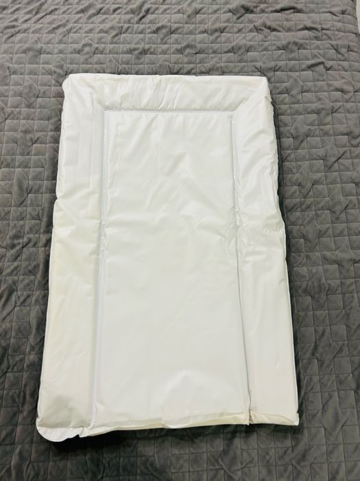 Матрац на пеленальний комод.