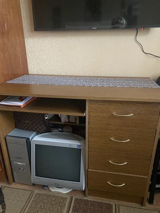 Продається стіл компʼютерний