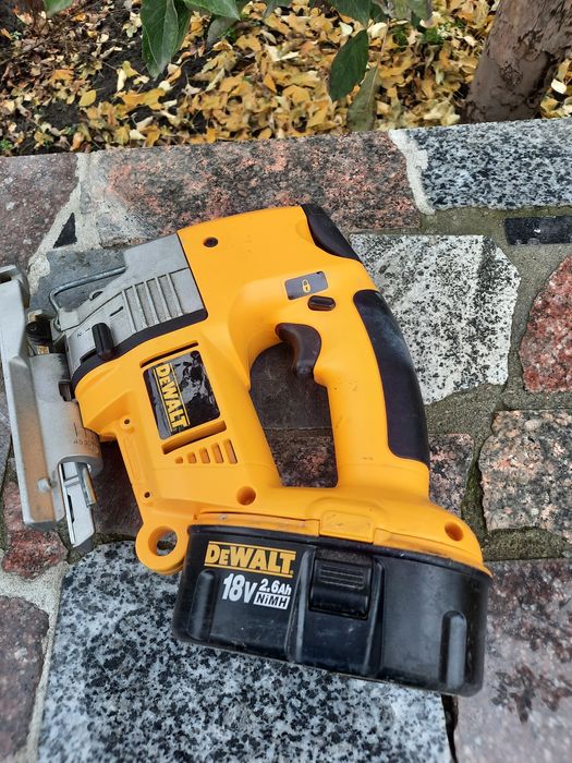 Пила лобзікова акумуляторна DEWalt