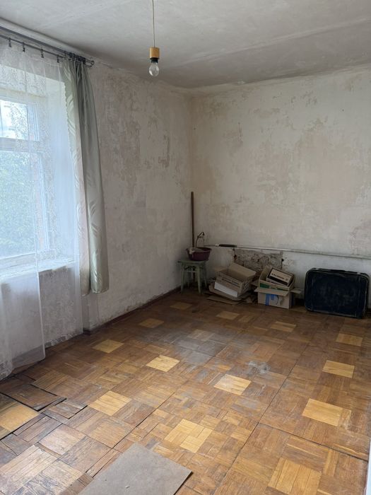 Продаж 3-х кімнатна біля центру під ремонт