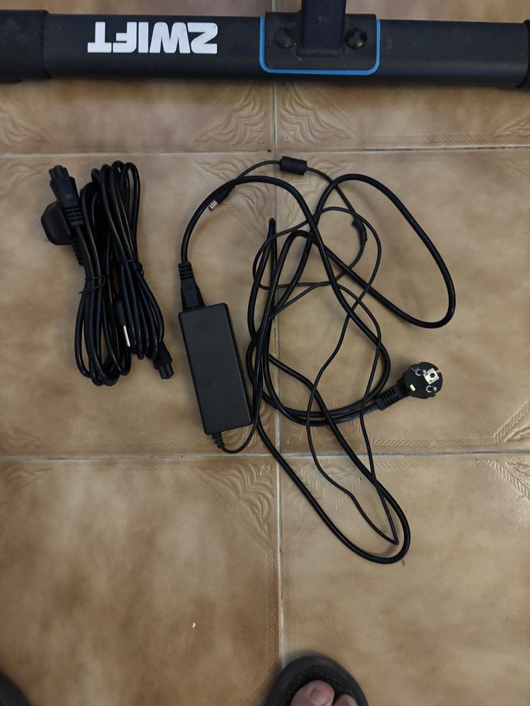 Zwift Hub c/ cassete 11 COMO NOVO