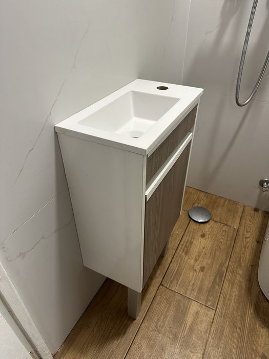 Lavatorio pequeno e movel  40x22x76