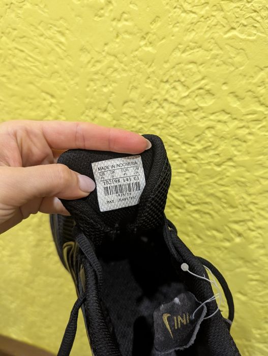 Легкі та зручні кросівки