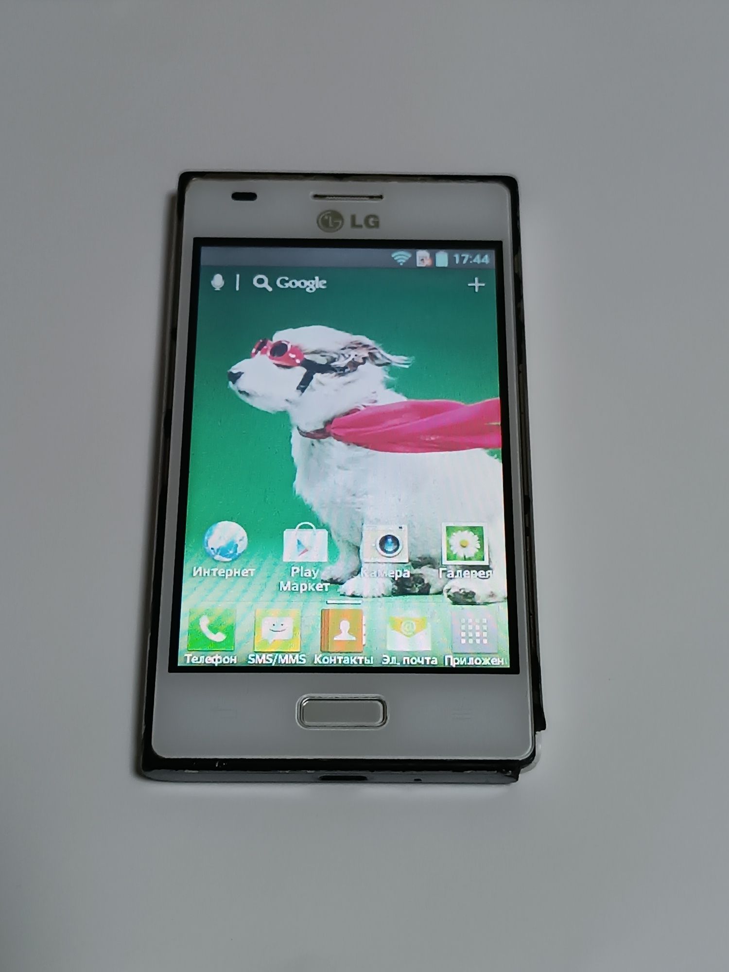 Смартфон LG-E612 белый