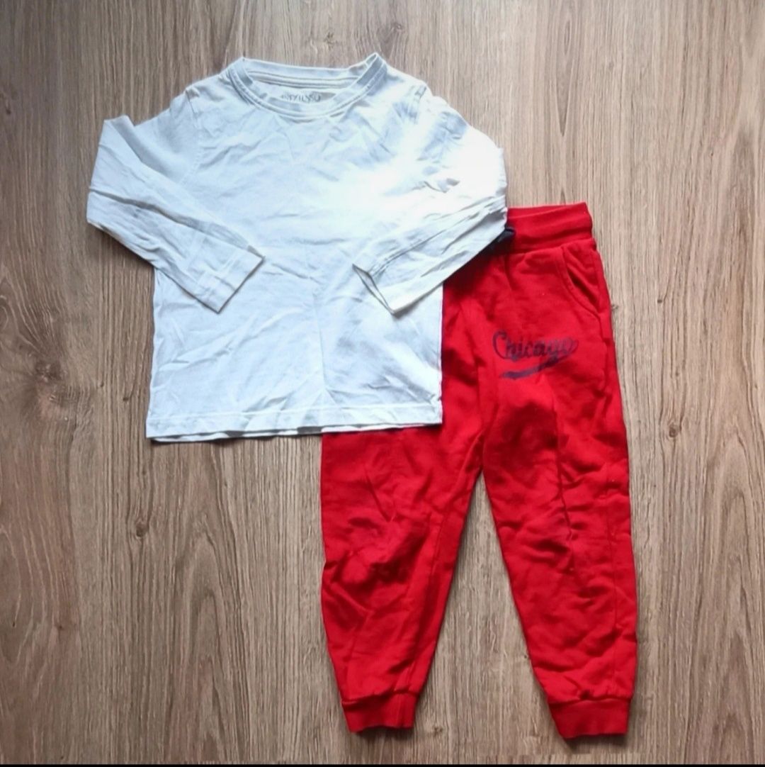 Zestaw biało czerwony koszulka i spodnie 104