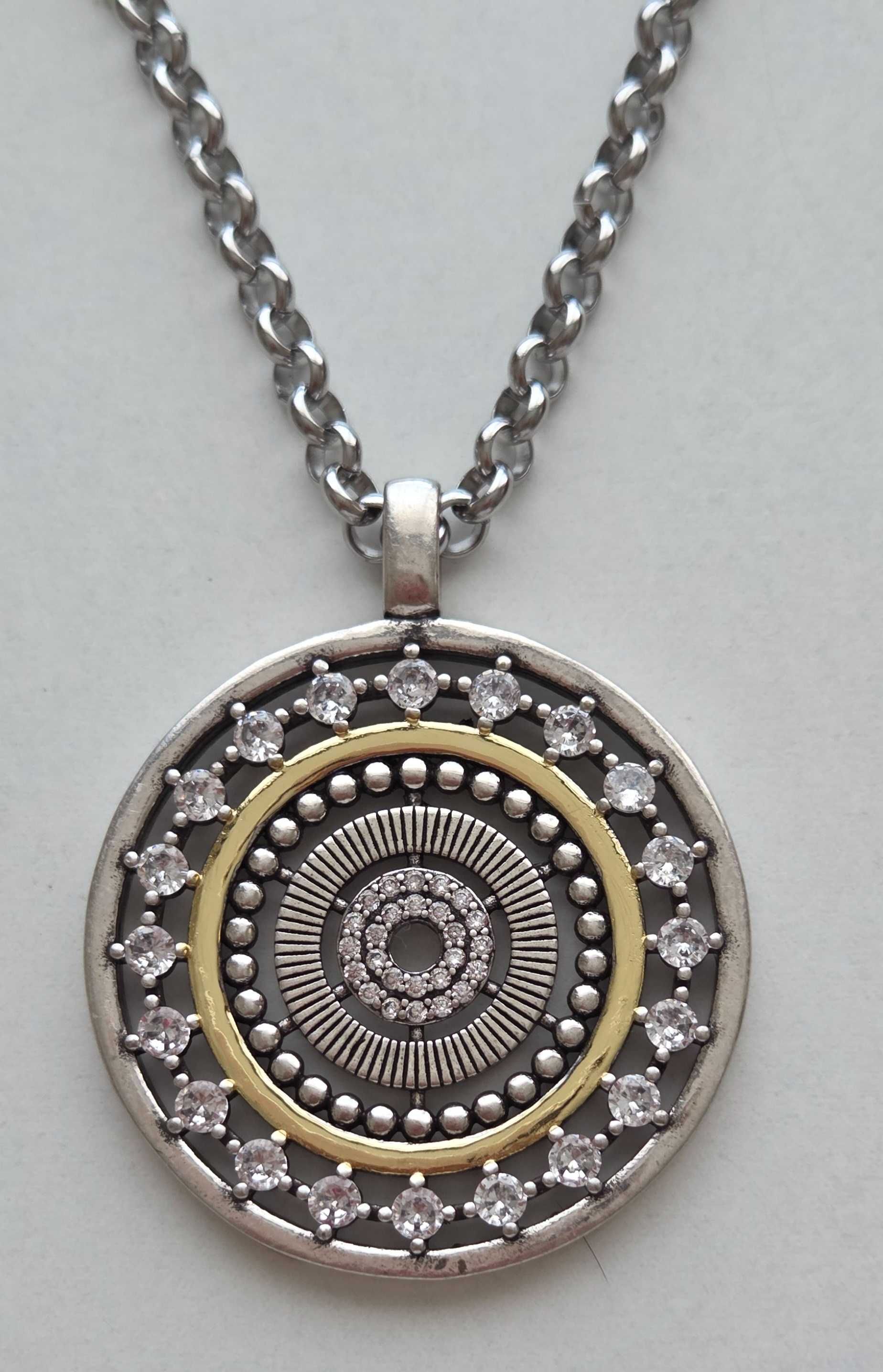 Colar em aço medalha grande formato