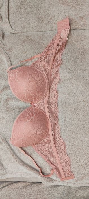 Biustonosz koloru róż