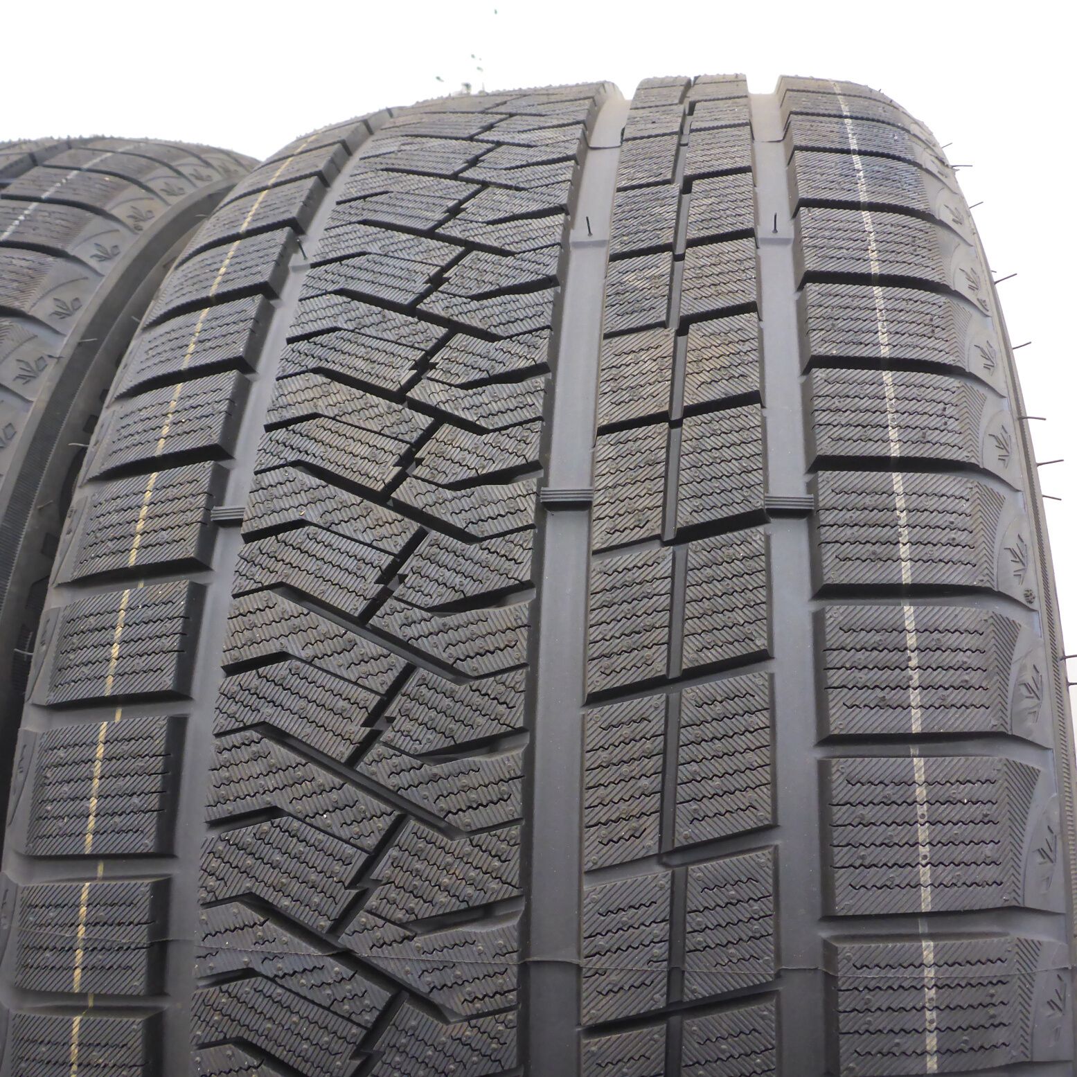 Opony 275/35/20 Triangle 275/35R20 102V XL Zimowe 2024 Nieużywane
