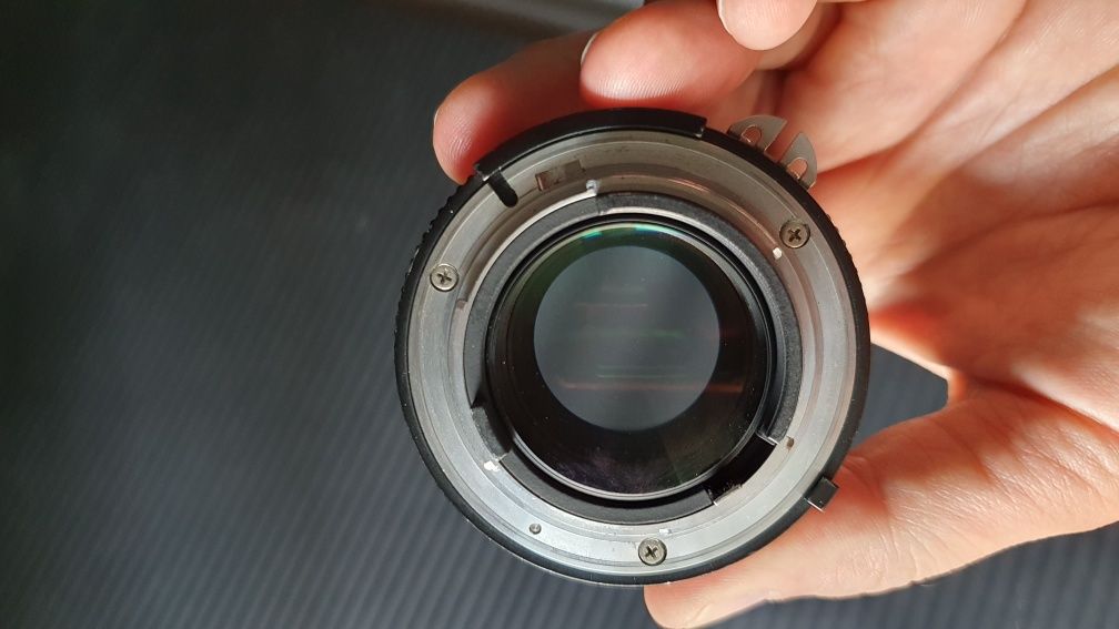 Nikon Nikkor Ai-S 105mm f/2.5 (excelente)