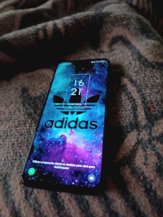 Vendo o telemóvel novo