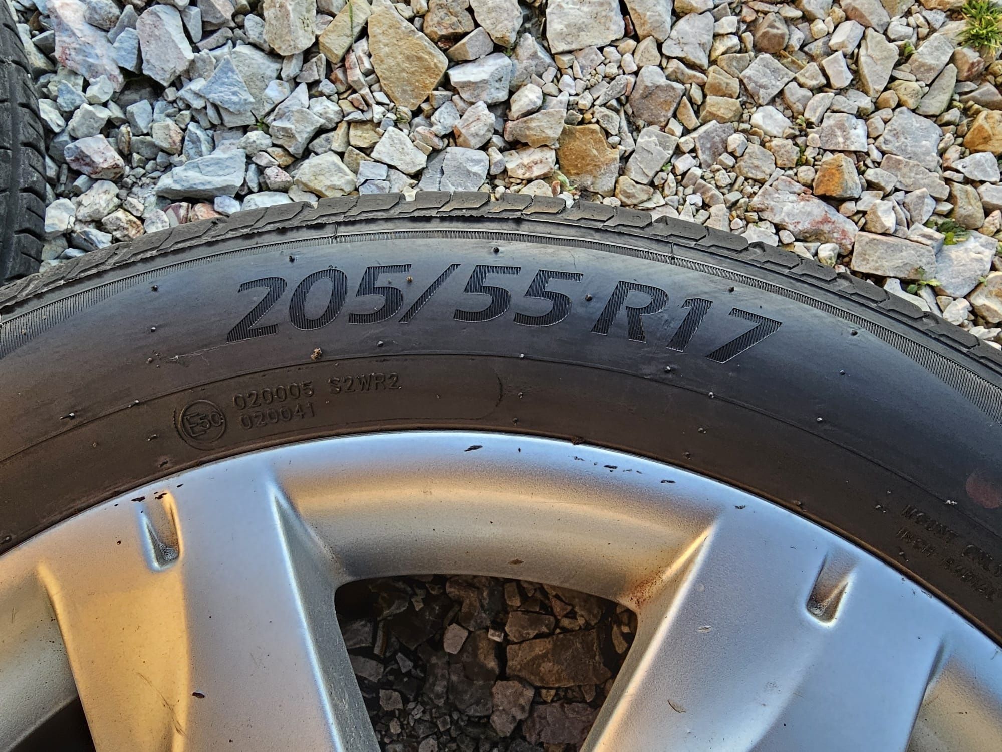 Felgi Renault aluminiowe 17 cali z oponami