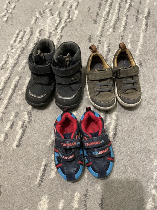 Віддам безкоштовно дитяче взуття 20-21 розмір