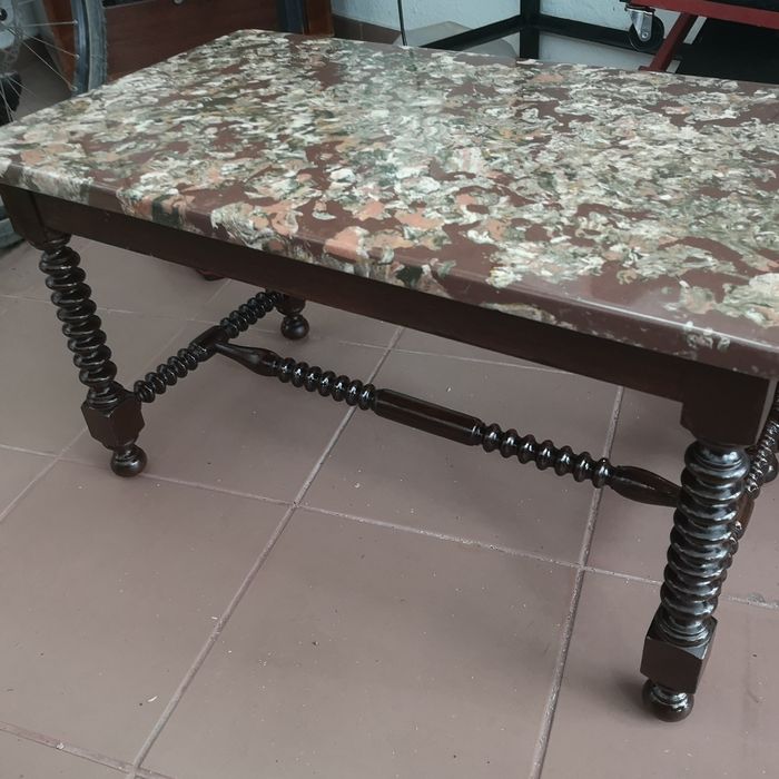 Mesa de sala em mármore