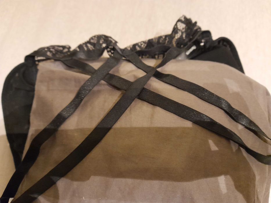 Stanik czarny koronka z wkładkami L Sinsay