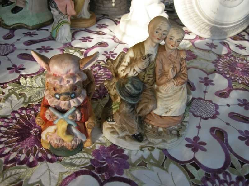 dwie stare figurki sygnowane parka i królik