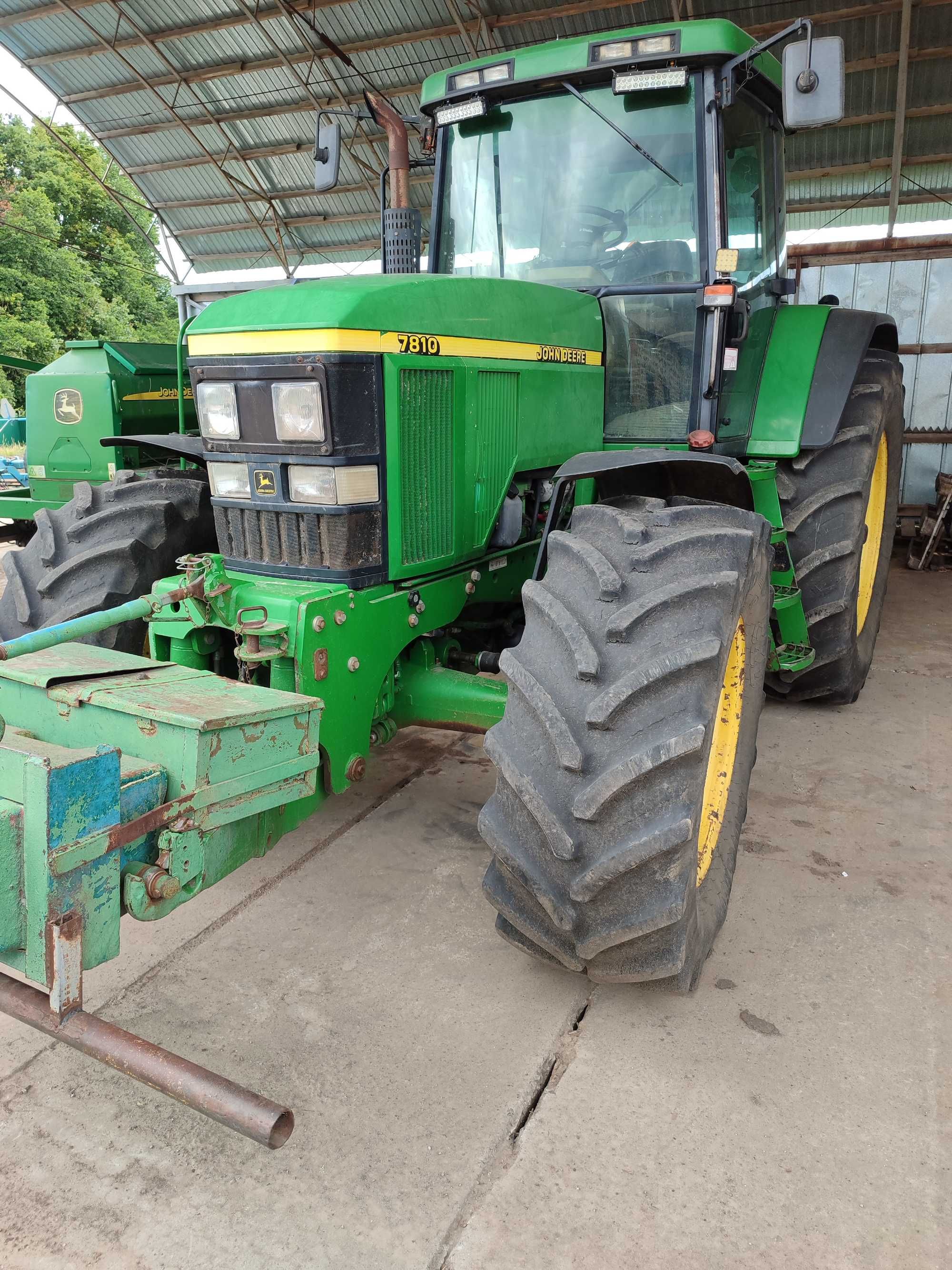 Трактор John Deere 7810