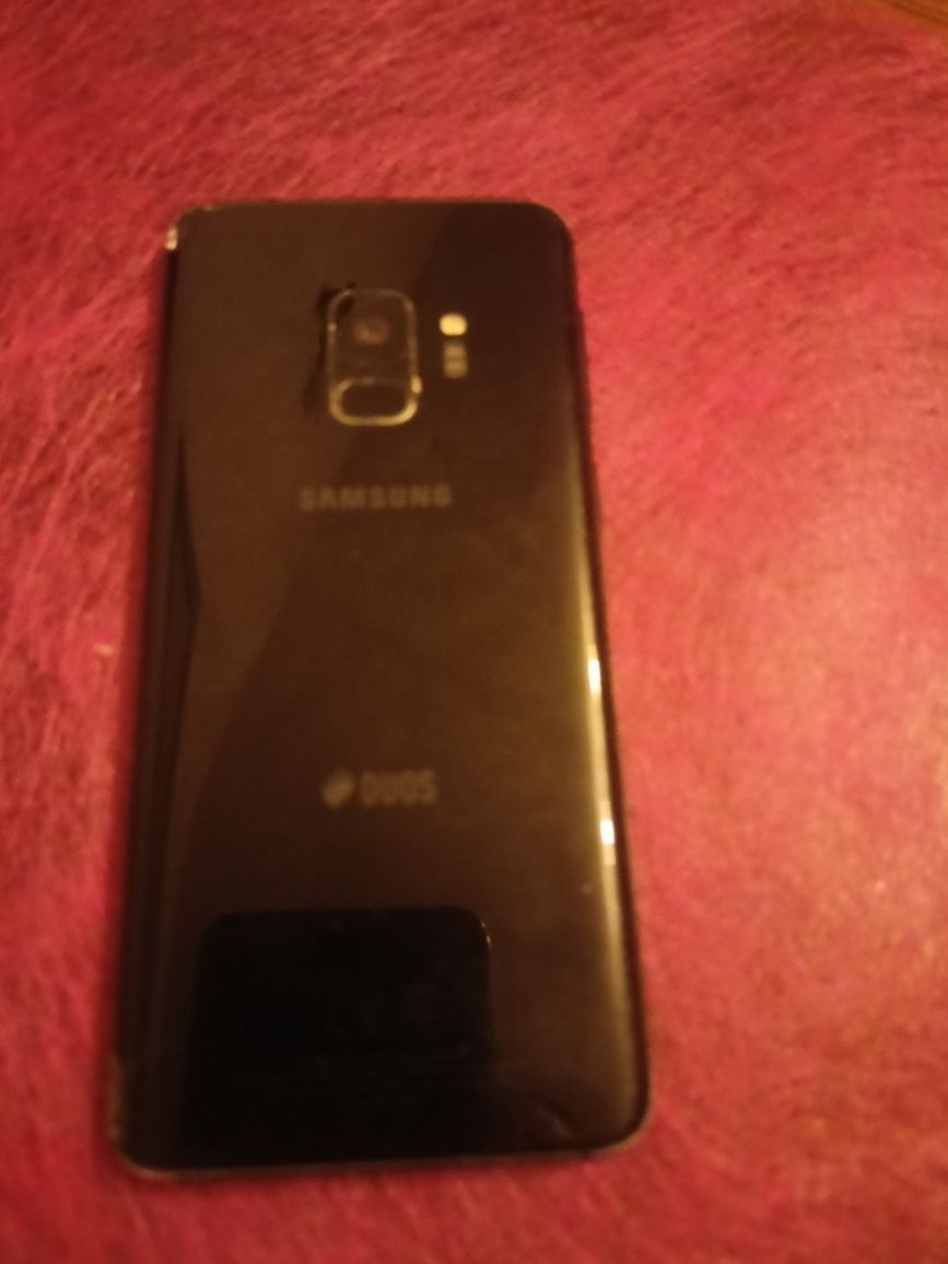 Samsung s 9. Uszkodzony ekran. Lecz działa bardzo dobrze