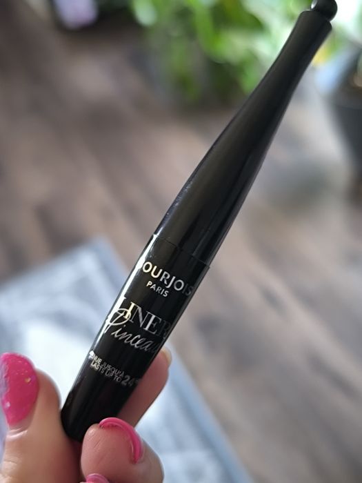 Bourjois Paris liner pinceau 001