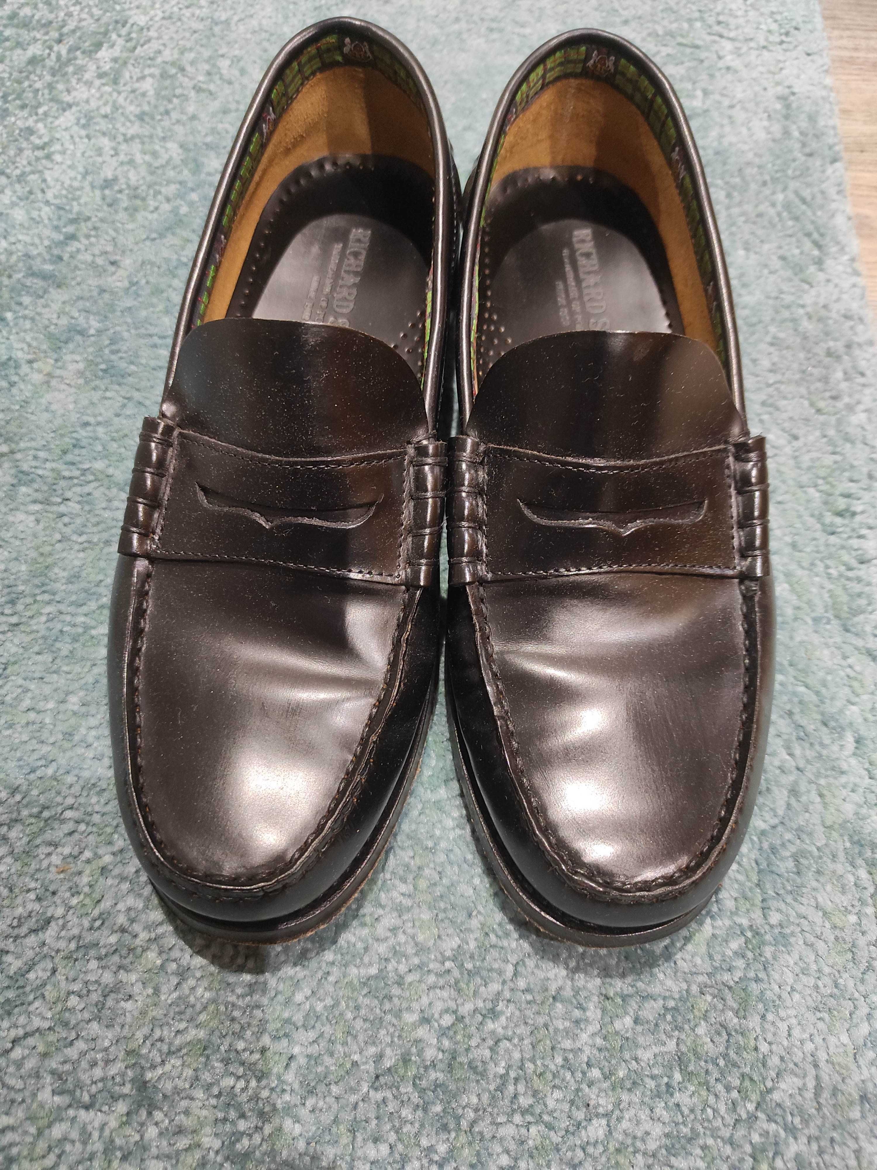Mocassim em pele
