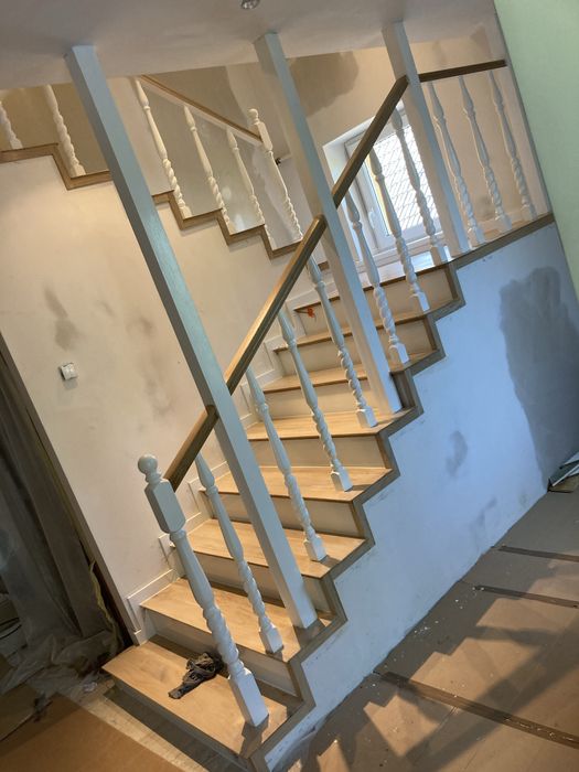 Kompleksowa Renowacja i Naprawa Schodów Drewnianych