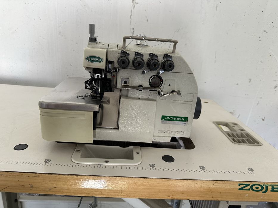Продам промышленный четерех ниточный оверлок ZOJE