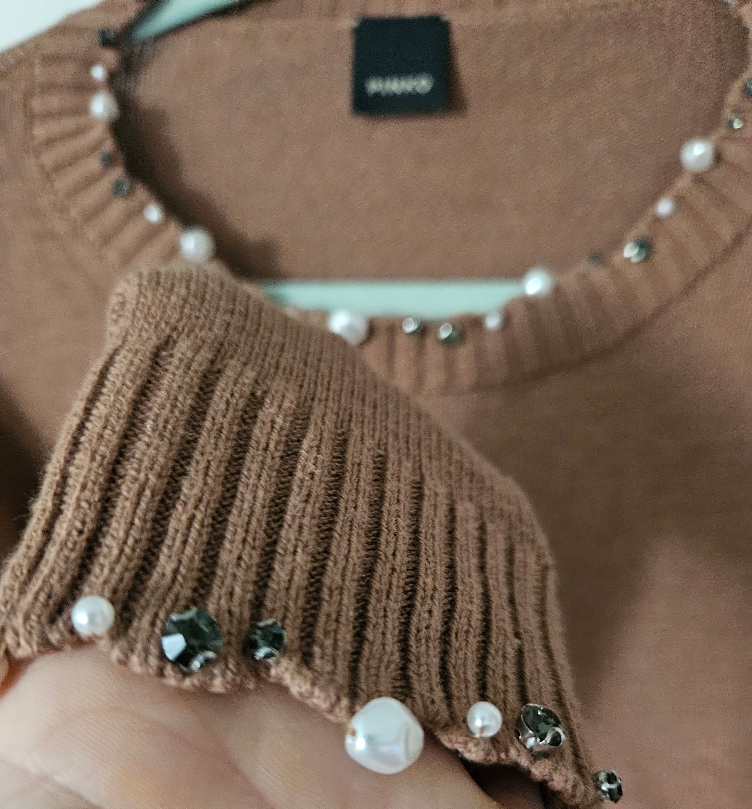 Beżowy sweter Pinko z kaszmirem