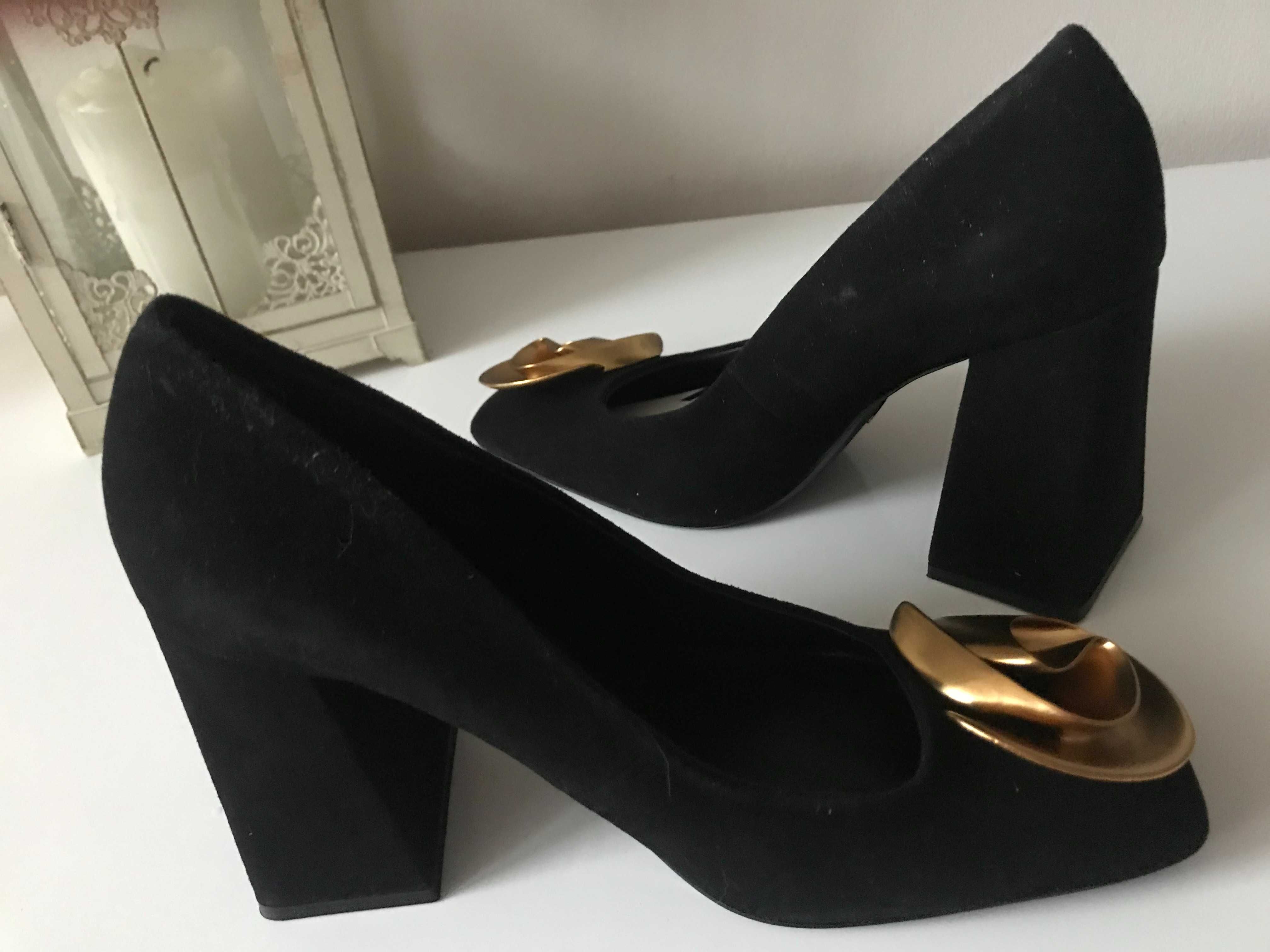 Buty zamszowe  Zara  37