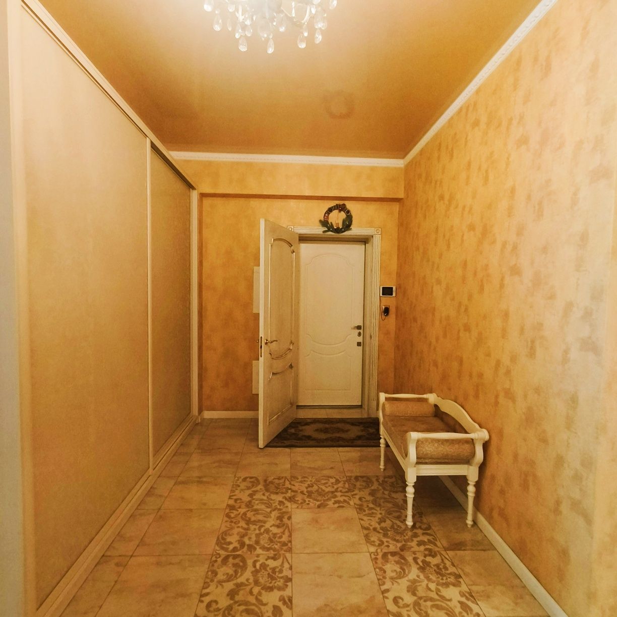 Продаётся двухуровневая квартира в Таунхаусе в Приднепровске