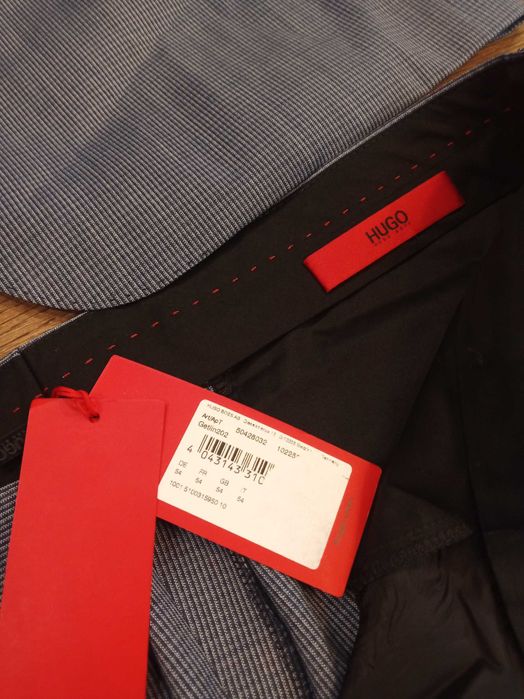 Hugo Boss garnitur męski niebieski elegancka jednorzędowy rozmiar 54