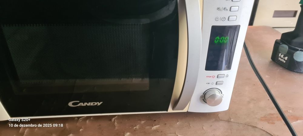 Microondas a funcionar bem