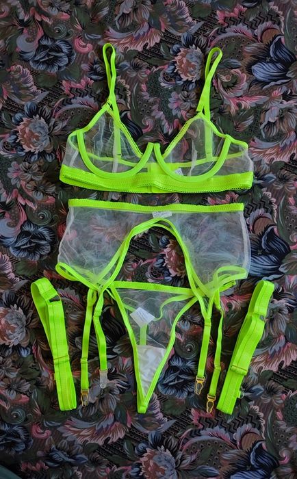 Шикарний неоновий комплект білизни