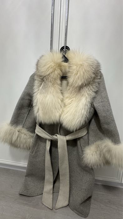 Кашемировое пальто с песцом