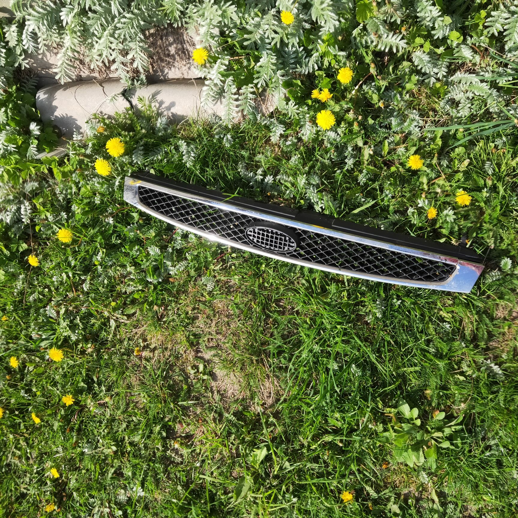 Grill atrapa chłodnicy zderzaka przód Ford Fiesta Mk6 Oryginał