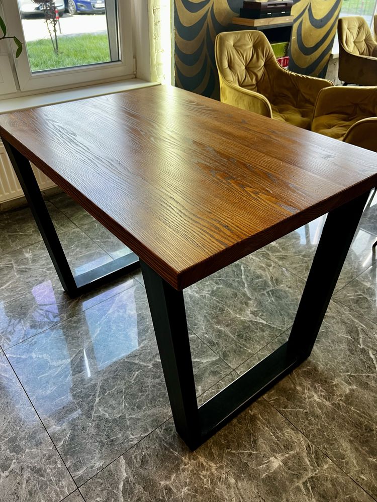 Стіл, столи, деревʼяний стіл, металевий стіл