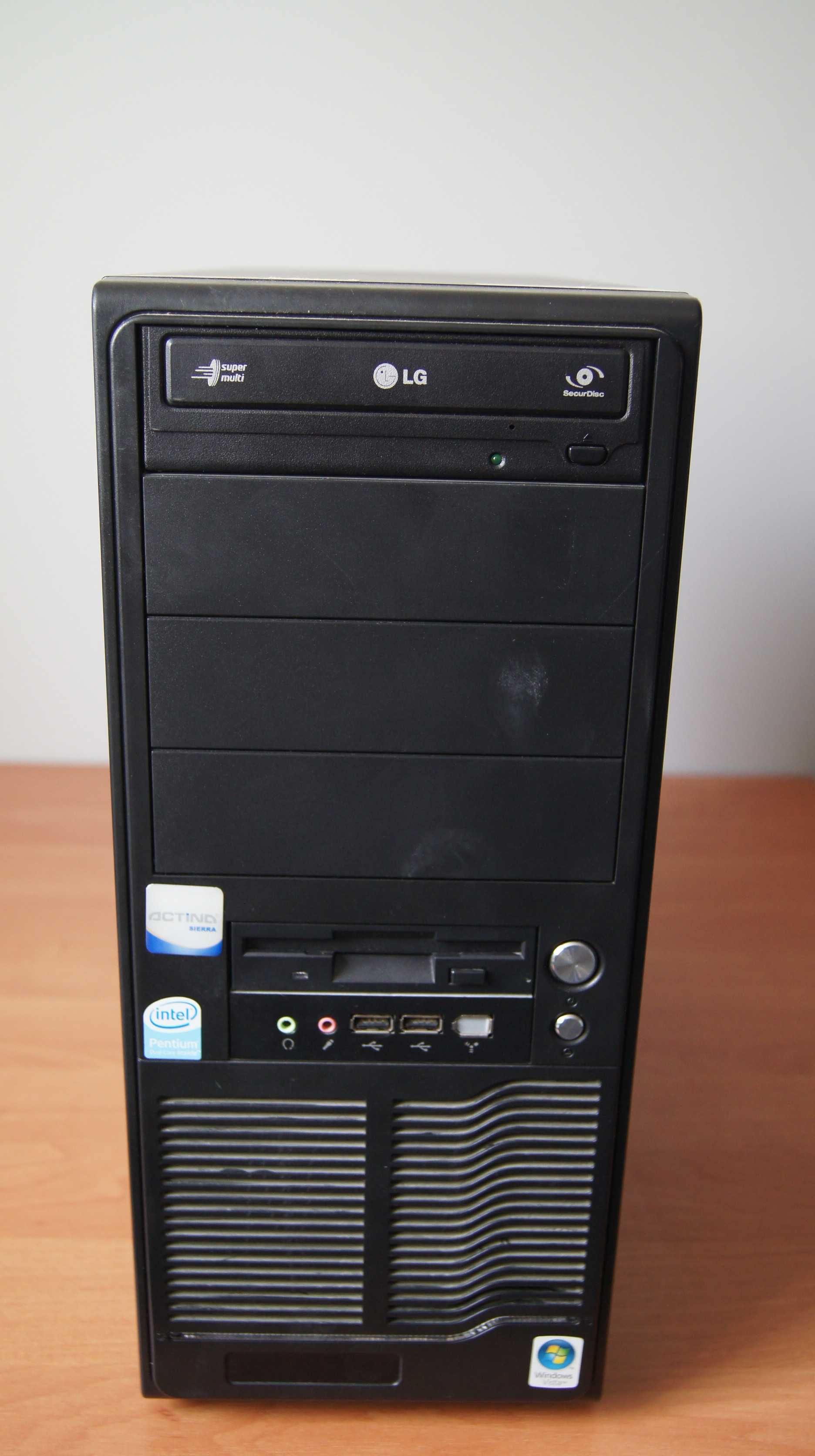 Zestaw komputerowy, komputer stacjonarny z Windows 7